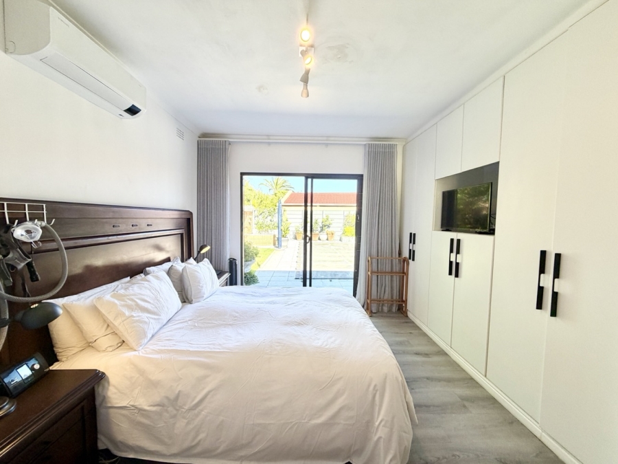 5 Bedroom Property for Sale in Flamingo Vlei Western Cape